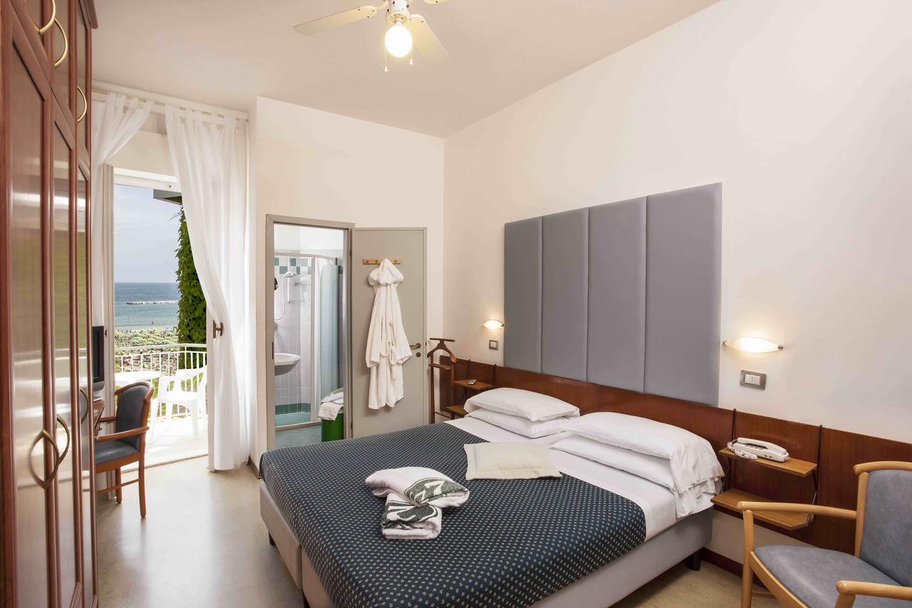 Giovanna Regina Hotel Габічче-Маре Екстер'єр фото